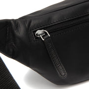 
Solid Antique Brass Hardware & Heavy-Duty Dual Zipper Detail on Brana フルグレインレザー ウエストバッグ