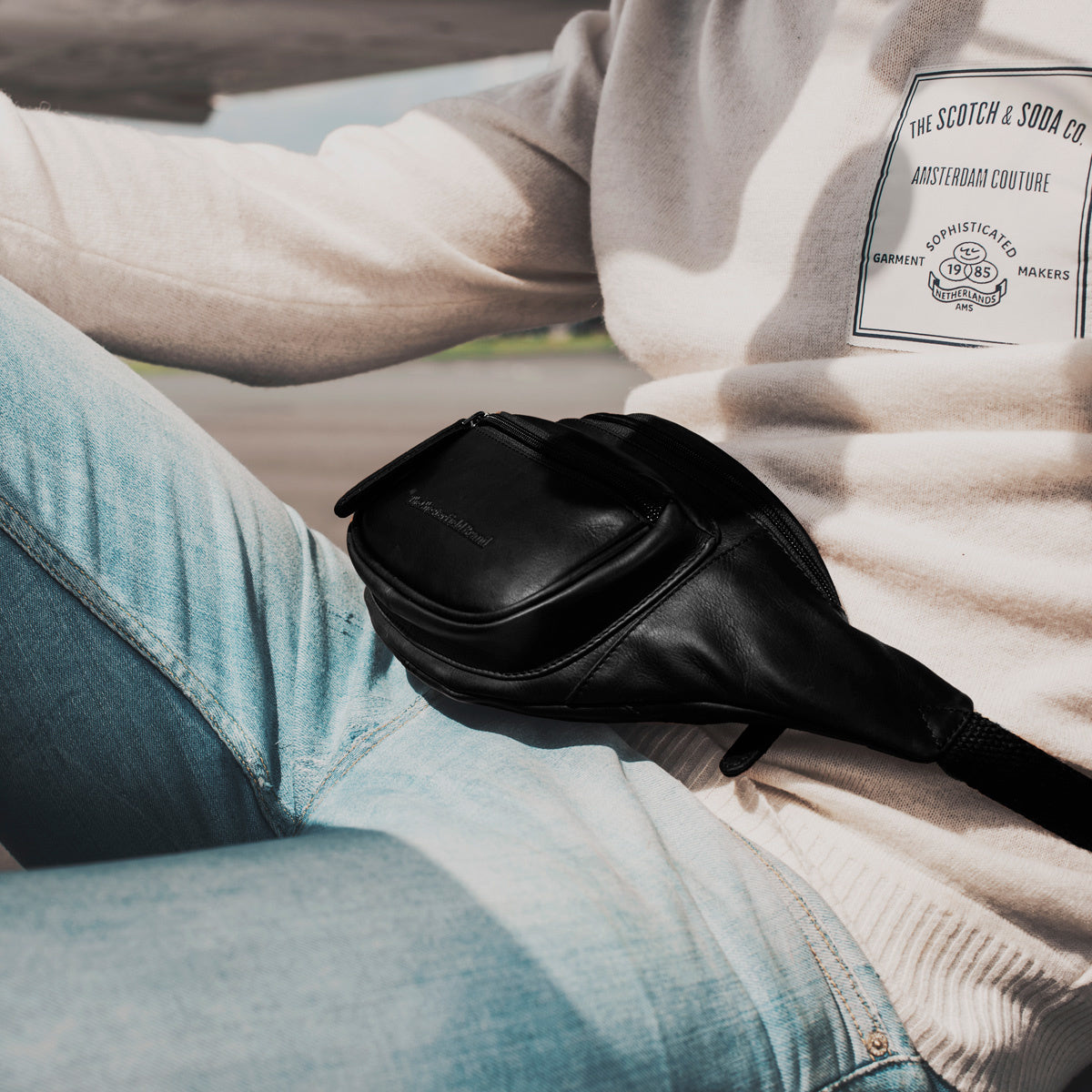Jack Full-Grain Leather Belt Bag レディース - Structured Side Profile Showing Gusset Depth &amp; Expansion Capacity