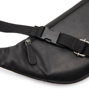 
Solid Antique Brass Hardware & Heavy-Duty Dual Zipper Detail on Vernio フルグレインレザー ウエストバッグ