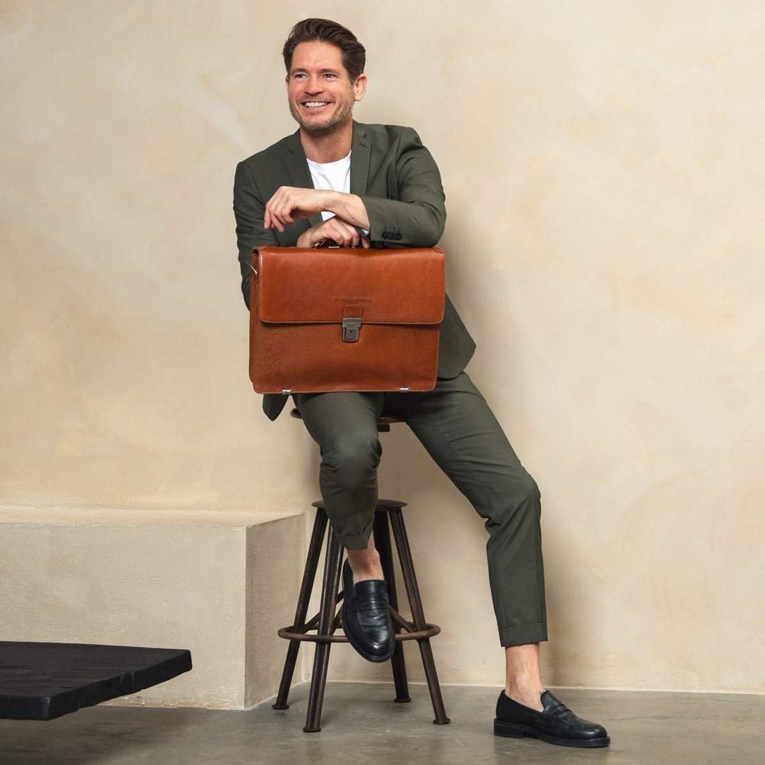 Salvatore Full-Grain Leather Briefcase メンズ – alternate product view 3