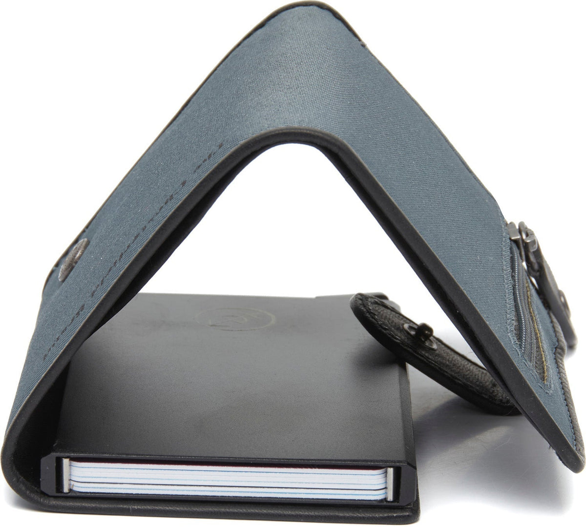 Delsbo Full-Grain Leather Card Holder レディース - Structured Side Profile Showing Gusset Depth &amp; Expansion Capacity