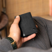 
Classic 100% Full-Grain Leather Card Holder - 補強レザーストラップと丁寧な縫製が際立つ背面ビュー
