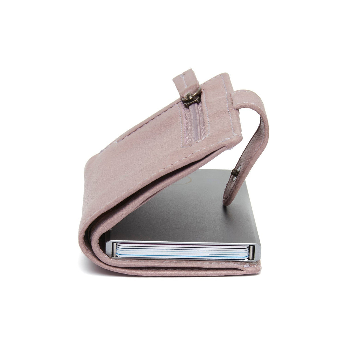 Solid Antique Brass Hardware &amp; Heavy-Duty Dual Zipper Detail on Kaunas Full-Grain Leather Card Holder レディース