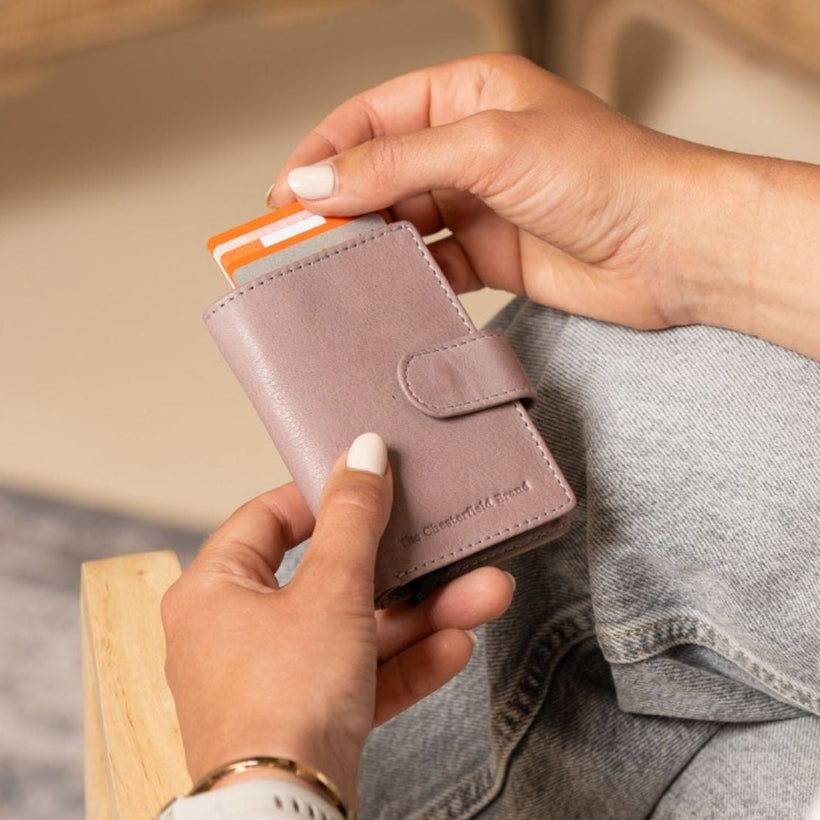 Kaunas Full-Grain Leather Card Holder レディース