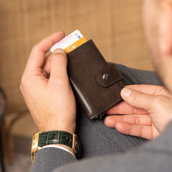 Larino Full-Grain Leather Card Holder レディース – alternate product view 2