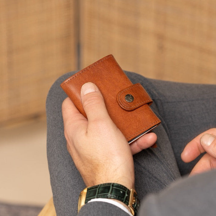 Larino Full-Grain Leather Card Holder レディース – alternate product view 2