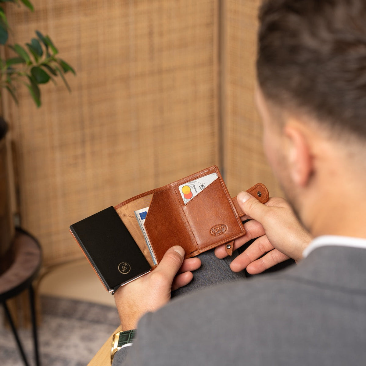 Larino Full-Grain Leather Card Holder レディース – alternate product view 3