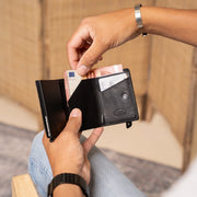 Paris Full-Grain Leather Card Holder レディース - Structured Side Profile Showing Gusset Depth &amp; Expansion Capacity