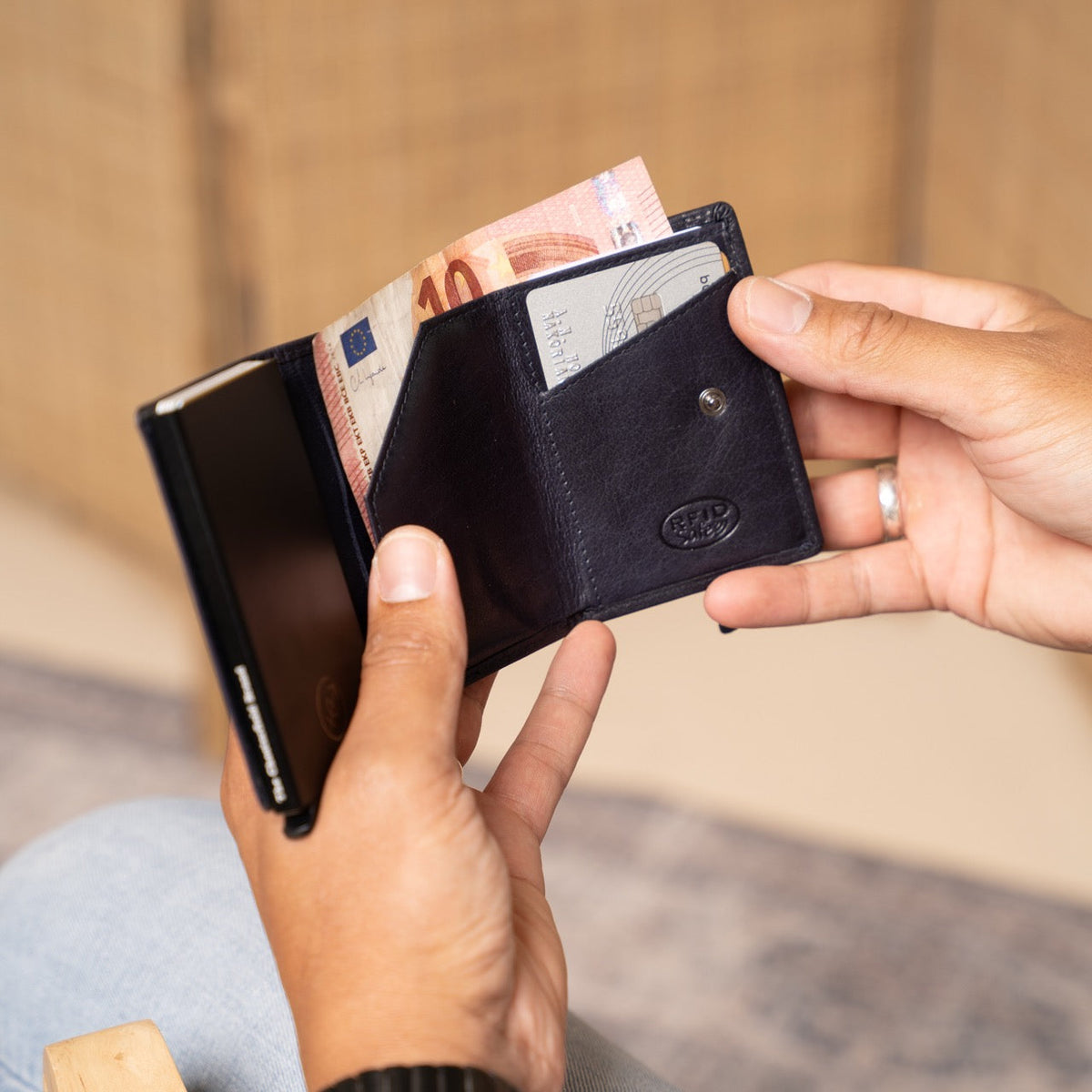 Paris Full-Grain Leather Card Holder レディース – alternate product view 3