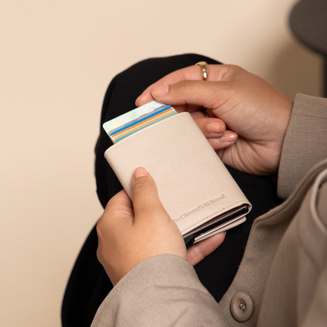 Paris Full-Grain Leather Card Holder レディース – alternate product view 2