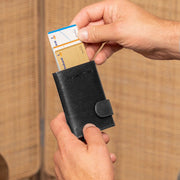 
Classic 100% Full-Grain Leather Card Holder - 補強レザーストラップと丁寧な縫製が際立つ背面ビュー