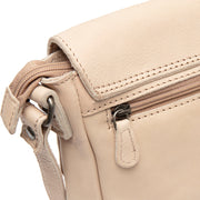 
内側ライニングビュー Showing Dedicated Padded Laptop Sleeve & Multi-Compartment Organization