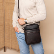Anzora Full-Grain Leather Crossbody Bag メンズ – alternate product view 3