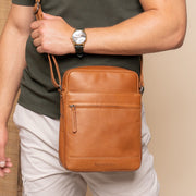 Anzora Full-Grain Leather Crossbody Bag メンズ – alternate product view 2