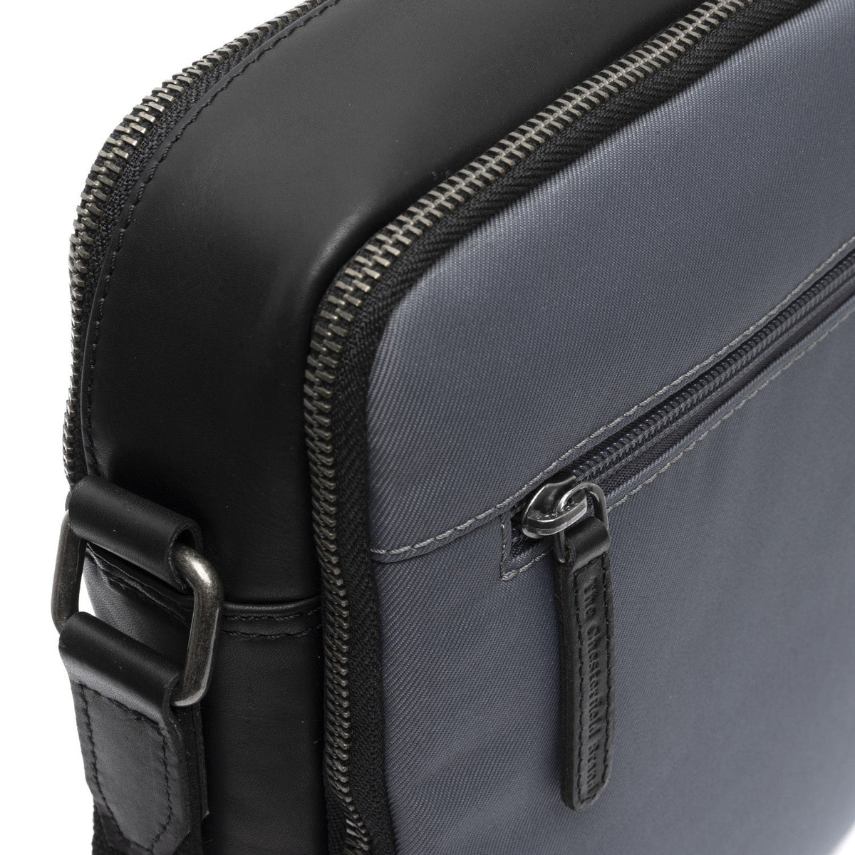 内側ライニングビュー Showing Dedicated Padded Laptop Sleeve & Multi-Compartment Organization