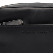 
内側ライニングビュー Showing Dedicated Padded Laptop Sleeve & Multi-Compartment Organization