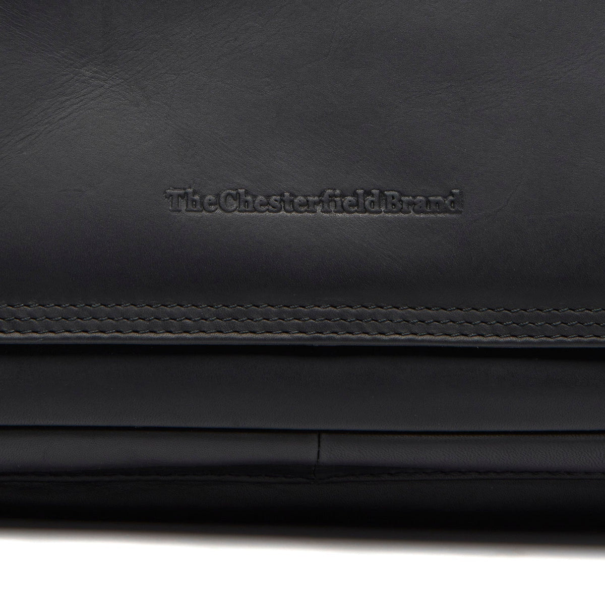 
Classic 100% Full-Grain leather Bag - 補強レザーストラップと丁寧な縫製が際立つ背面ビュー