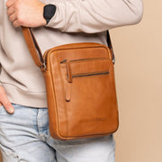 Dessau Full-Grain Leather Crossbody Bag メンズ – alternate product view 2