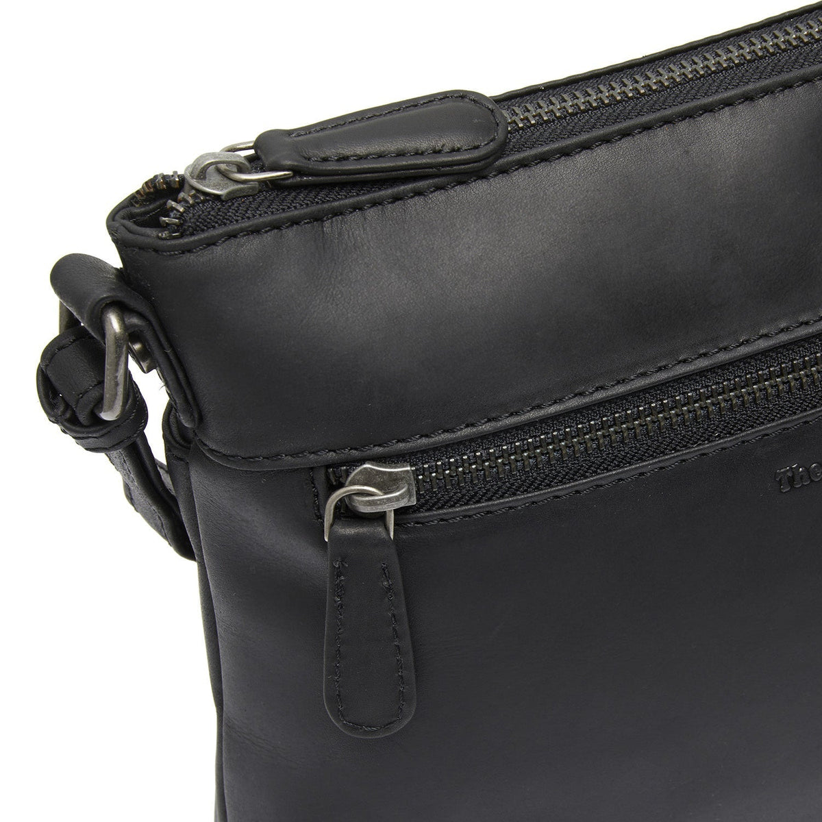 
Classic 100% Full-Grain leather Bag - 補強レザーストラップと丁寧な縫製が際立つ背面ビュー