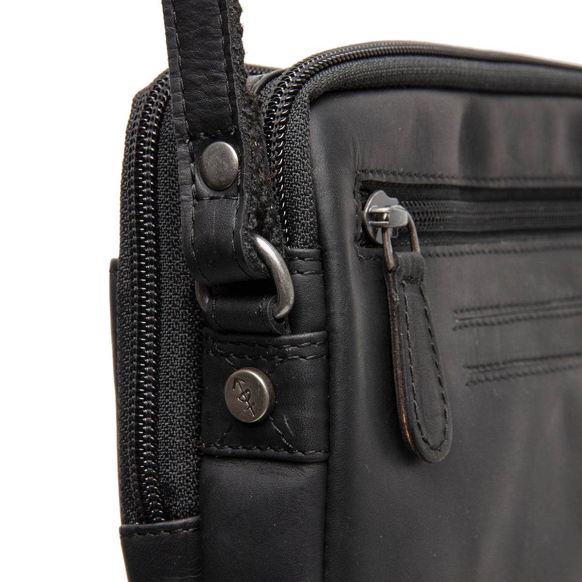 
内側ライニングビュー Showing Dedicated Padded Laptop Sleeve & Multi-Compartment Organization