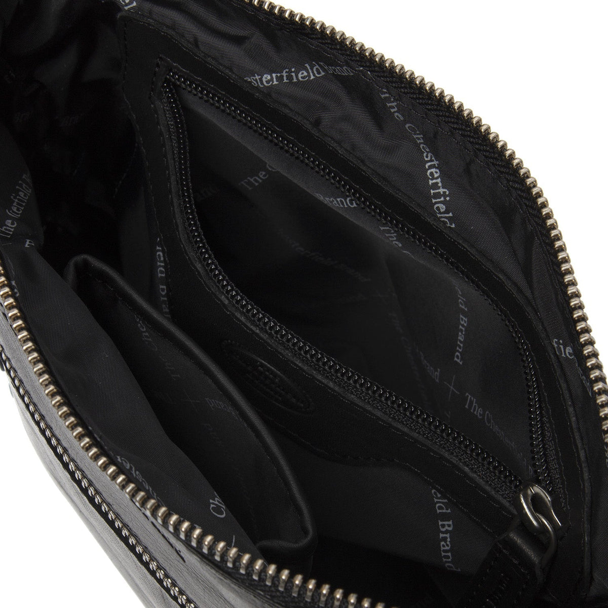 
Classic 100% Full-Grain leather Bag - 補強レザーストラップと丁寧な縫製が際立つ背面ビュー