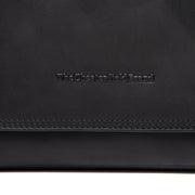 
Classic 100% Full-Grain leather Bag - 補強レザーストラップと丁寧な縫製が際立つ背面ビュー