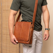 Raphael Full-Grain Leather Crossbody Bag メンズ – alternate product view 2