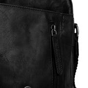 
Solid Antique Brass Hardware & Heavy-Duty Dual Zipper Detail on Remy フルグレインレザー クロスボディバッグ
