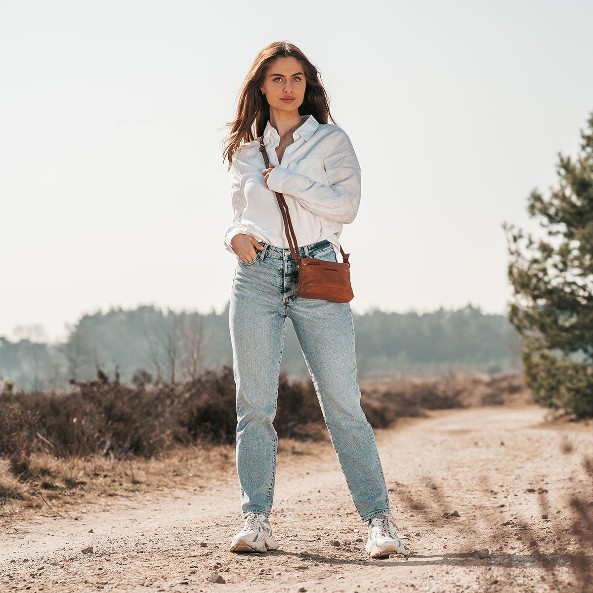 Salerno Full-Grain Leather Crossbody Bag レディース – alternate product view 3