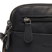 
Classic 100% Full-Grain leather Bag - 補強レザーストラップと丁寧な縫製が際立つ背面ビュー