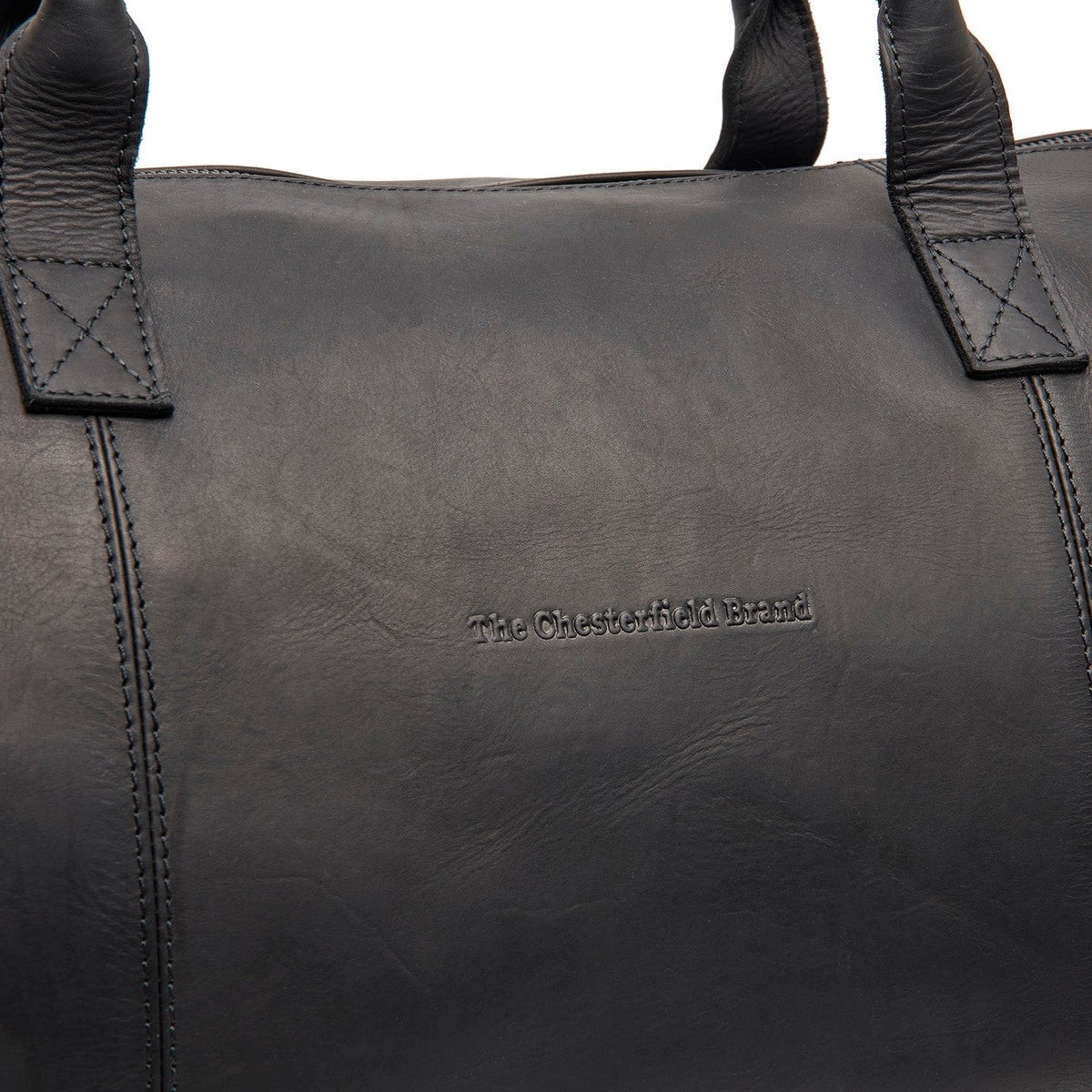 Close-Up Detail of Classic Collar &amp; Heavy-Duty Zipper Hardware on Leather Garment Bag Finlay レディース