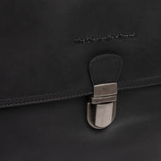 
Classic 100% Full-Grain leather Goods - 美しい肩のラインと裾の仕立てが際立つ背面ビュー