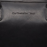 Close-Up Detail of Classic Collar &amp; Heavy-Duty Zipper Hardware on Langton Full-Grain Leather Handbag レディース