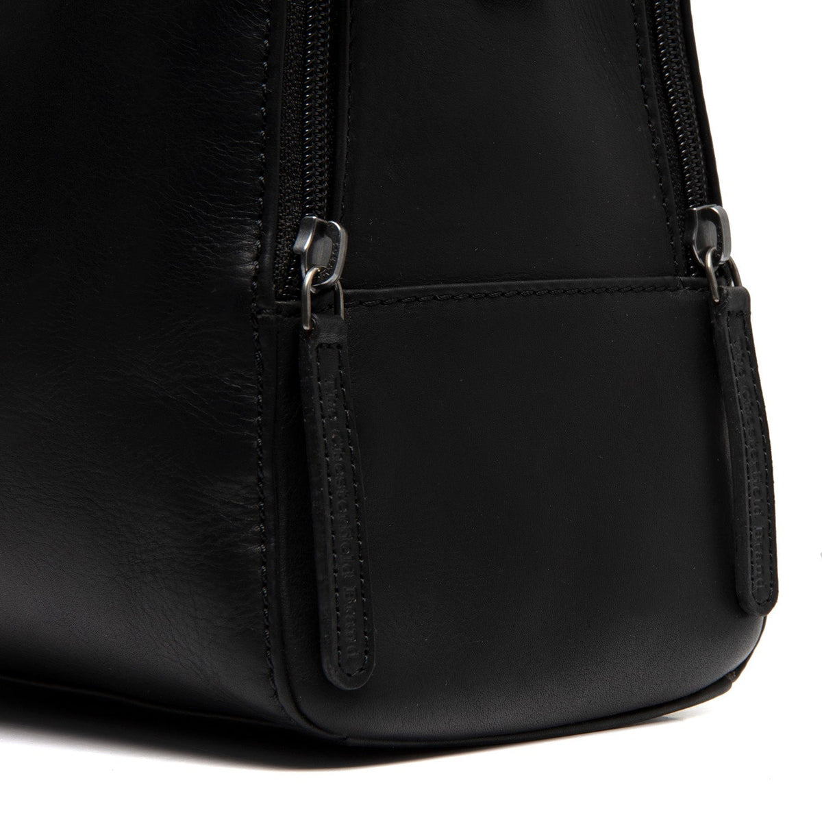 Authentic 100% Full-Grain Leather Grain Texture & Heavy-Duty Seam Stitching Detail