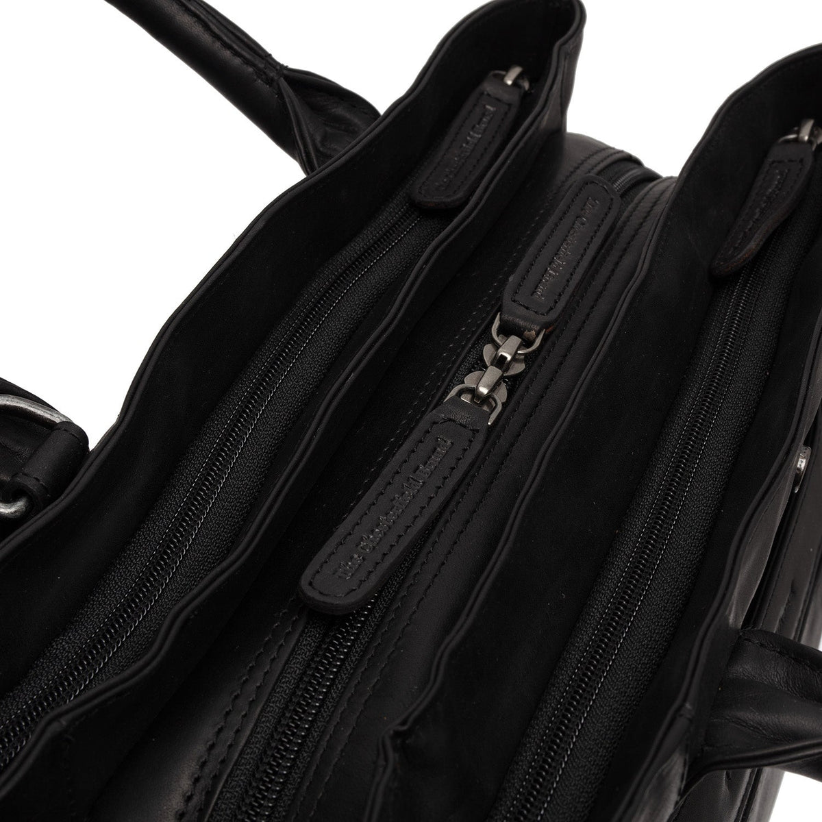 Passau Full-Grain Leather Handbag レディース - Lateral Side Profile View Showing Sleeve Cut &amp; Athletic Taper Fit
