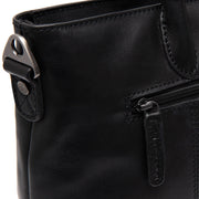 Close-Up Detail of Classic Collar &amp; Heavy-Duty Zipper Hardware on Pergamino Full-Grain Leather Handbag レディース