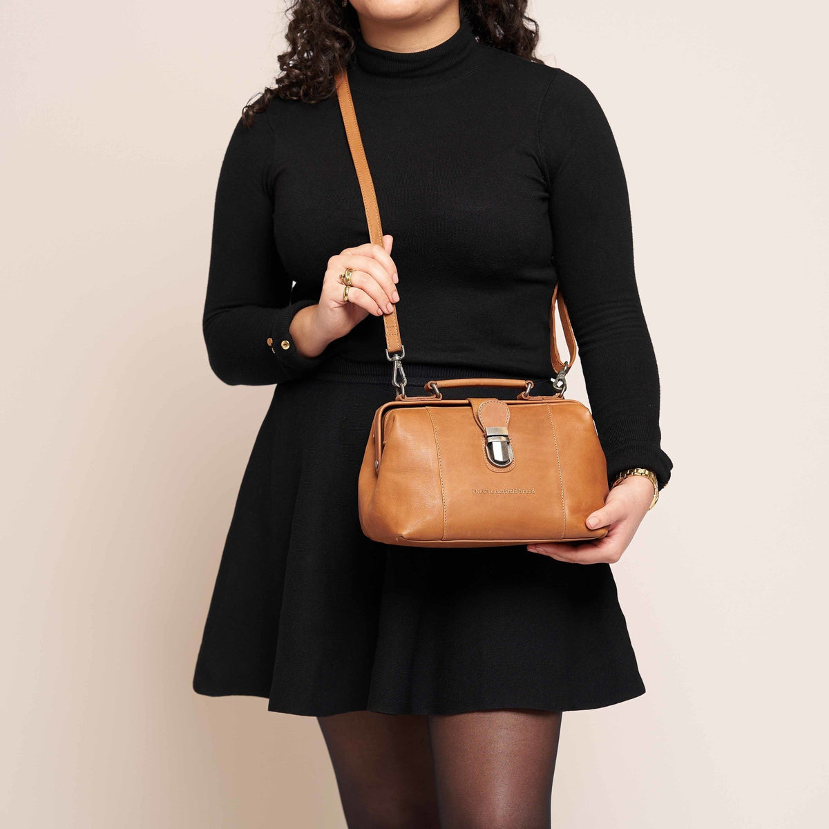Styled Fit Perspective of Rachael Full-Grain Leather Handbag レディース on Model - Natural Daylight Drape