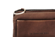 Styled Fit Perspective of Oliver Full-Grain Leather Key Case レディース on Model - Natural Daylight Drape