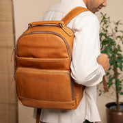 Austin Full-Grain Leather Laptop Backpack レディース – alternate product view 2