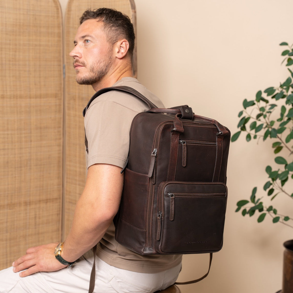 Calden Full-Grain Leather Laptop Backpack レディース – alternate product view 2