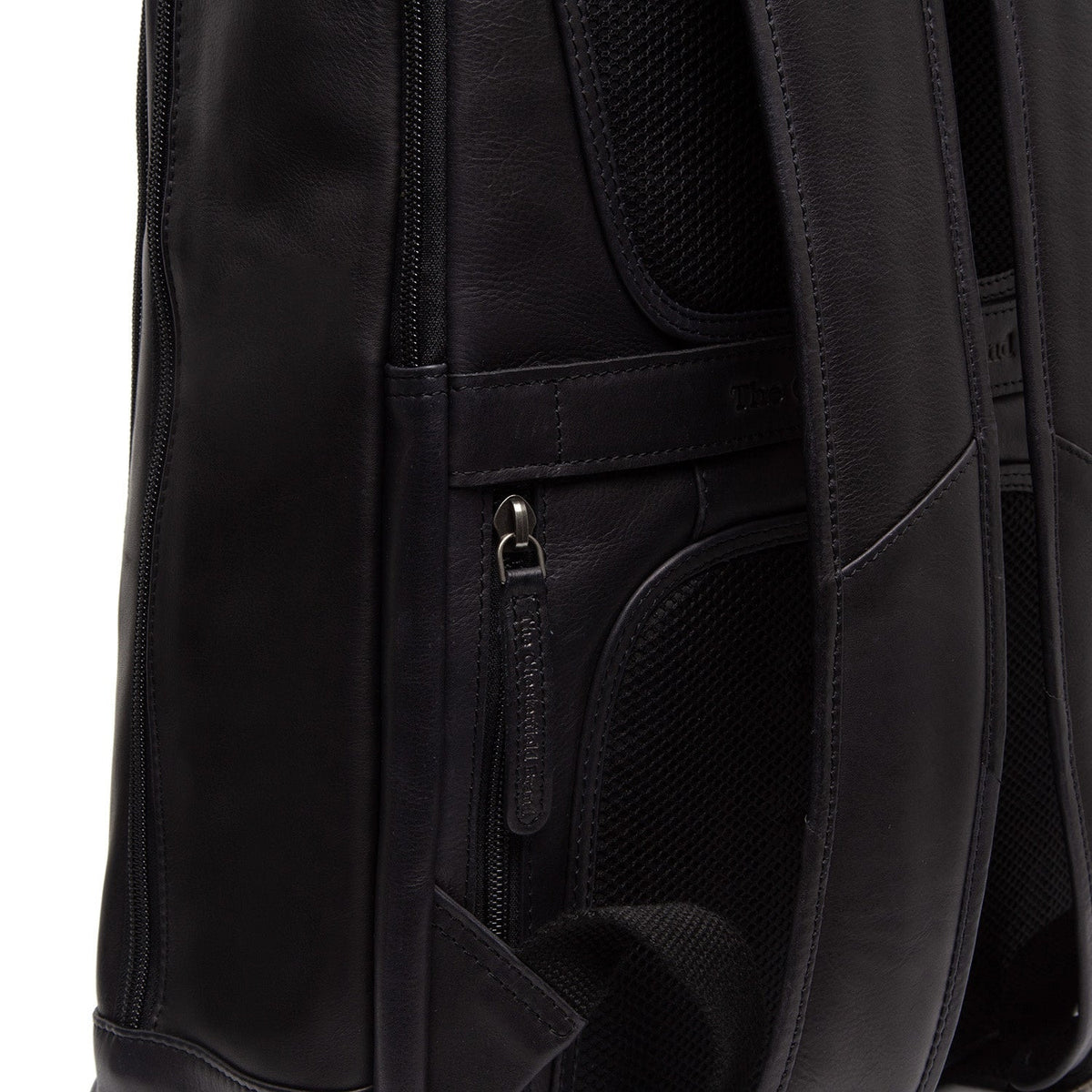 Solid Antique Brass Hardware &amp; Heavy-Duty Dual Zipper Detail on Detroit Full-Grain Leather Laptop Backpack レディース