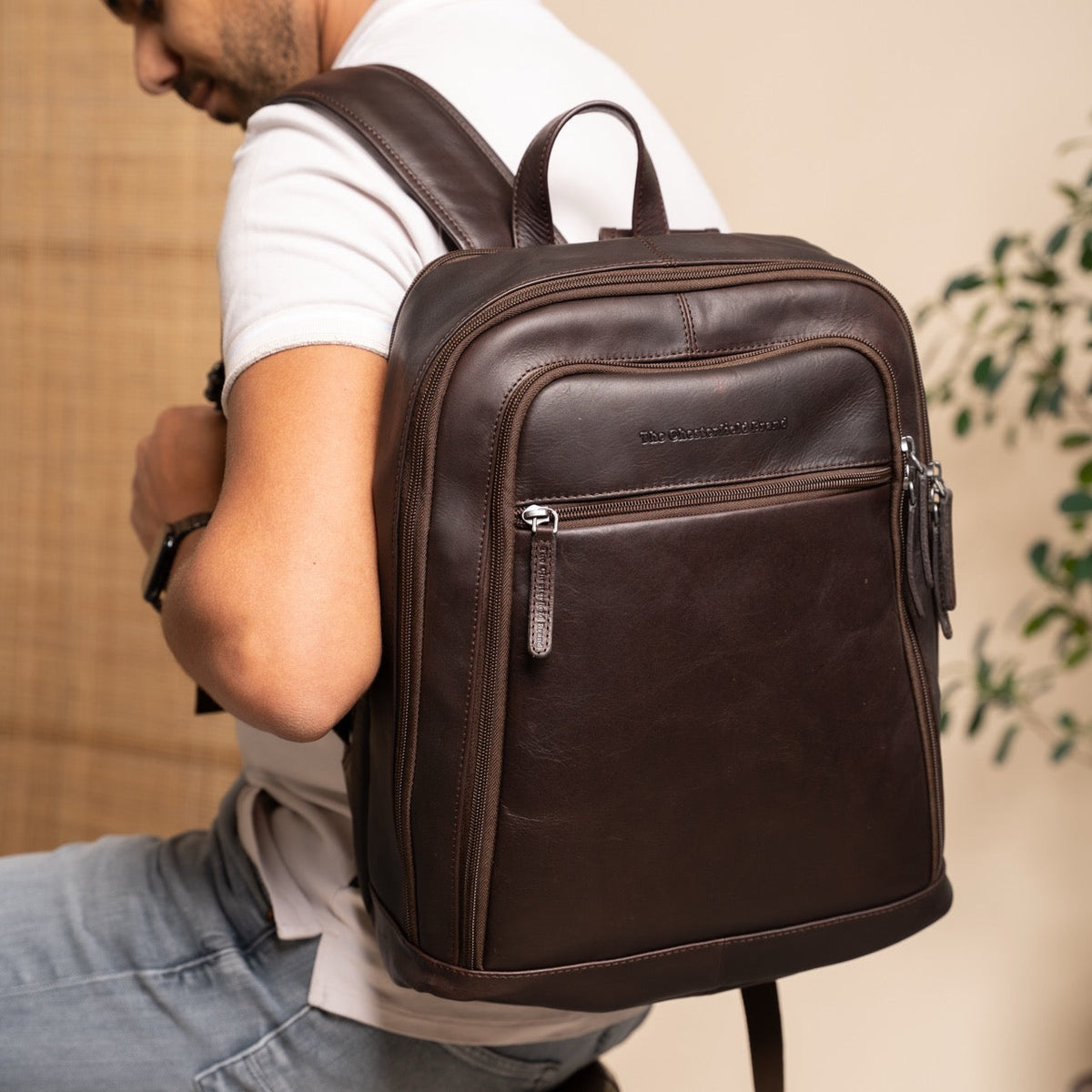 Detroit Full-Grain Leather Laptop Backpack レディース – alternate product view 2