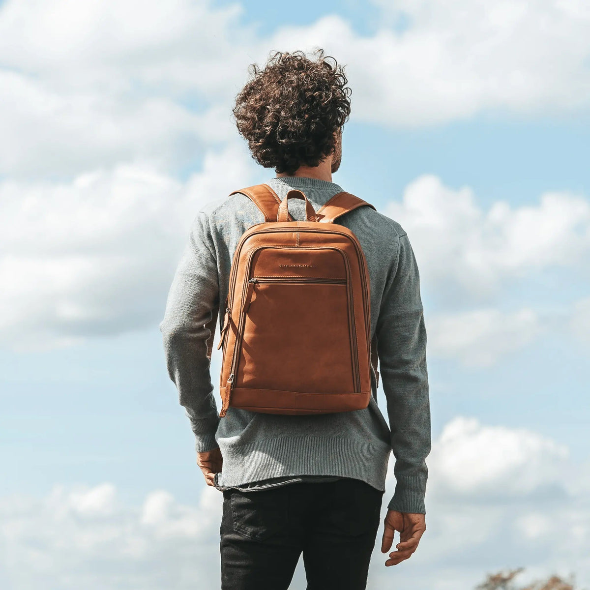 Detroit Full-Grain Leather Laptop Backpack レディース – alternate product view 3
