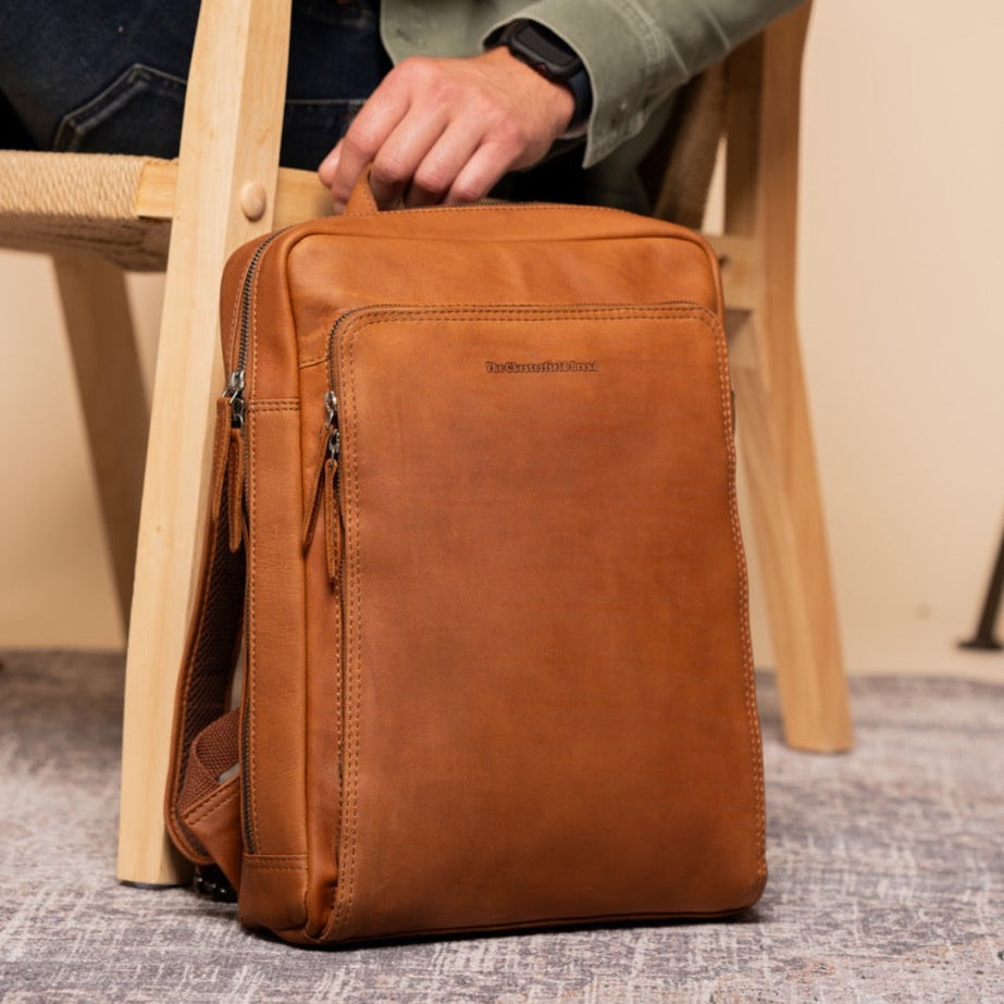Jasper Full-Grain Leather Laptop Backpack レディース – alternate product view 2