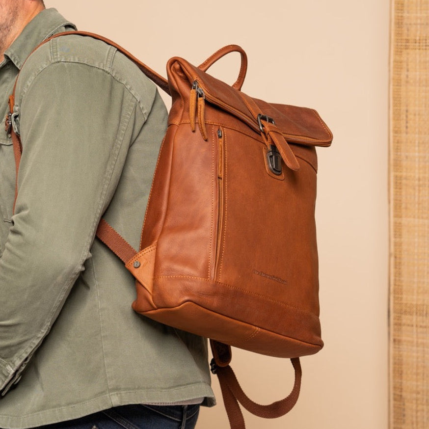 Larsson Full-Grain Leather Laptop Backpack レディース – alternate product view 2