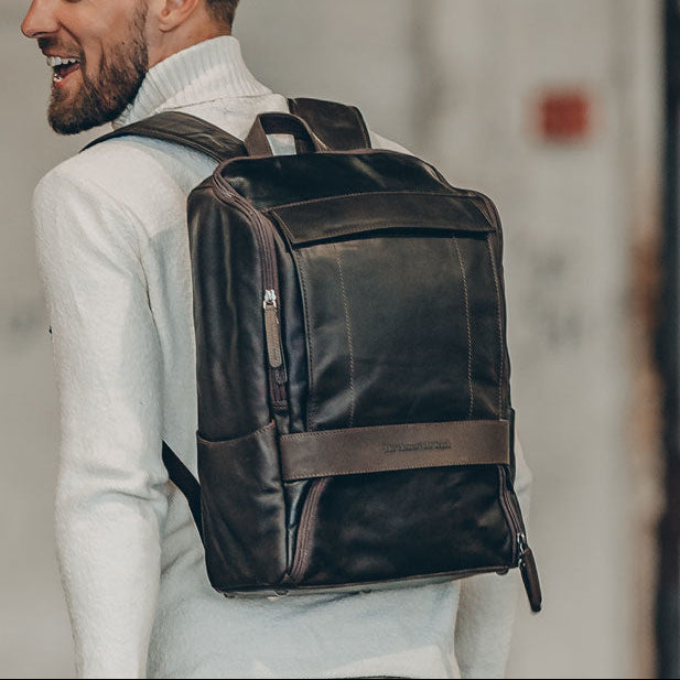 Rich Full-Grain Leather Laptop Backpack メンズ – alternate product view 2