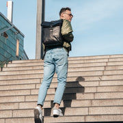 Savona Full-Grain Leather Laptop Backpack レディース - Structured Side Profile Showing Gusset Depth &amp; Expansion Capacity