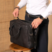 Boston Full-Grain Leather Laptop Bag メンズ - Structured Side Profile Showing Gusset Depth &amp; Expansion Capacity