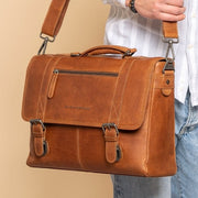 
Classic 100% Full-Grain leather Briefcase - 補強レザーストラップと丁寧な縫製が際立つ背面ビュー