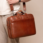 Iseo Full-Grain Leather Laptop Bag メンズ – alternate product view 2